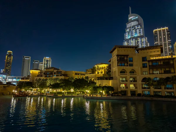 Στο Ντουμπάι Τετράγωνο Μέρος Φοίνικες Και Λίμνη Burj Khalifa Background — Φωτογραφία Αρχείου