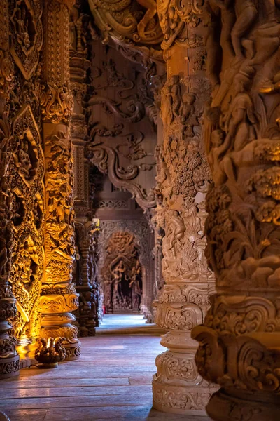 Esculturas Esculpidas Madeira Dentro Templo Santuário Verdade Pattaya Tailândia Foto — Fotografia de Stock