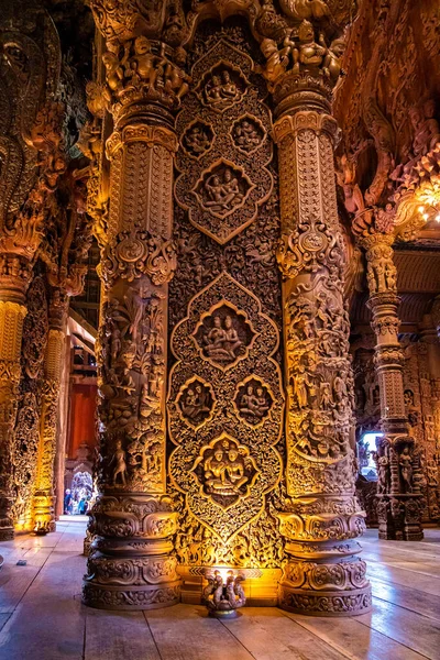 Dřevěné Řezbářské Sochy Uvnitř Chrámu Svatyně Pravdy Pattaji Thajsku Kvalitní — Stock fotografie