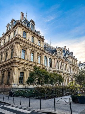 Lyon, Fransa 'daki Grand Hotel Dieu avlusu ve bahçesi. Yüksek kalite fotoğraf