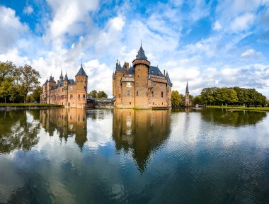 Hollanda, Utrecht 'teki De Haar Kalesi veya Kasteel de haar. Yüksek kalite fotoğraf