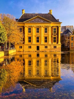 Hollanda, Lahey 'de günbatımında Binnenhof binasının manzarası. Yüksek kalite fotoğraf