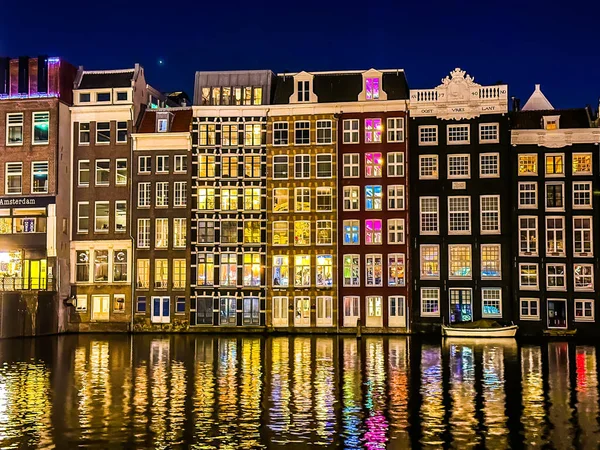 Damrak Casas Estrechas Por Noche Centro Amsterdam Países Bajos Foto — Foto de Stock