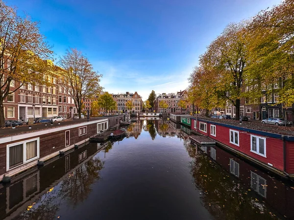 Amsterdam Canal View Boats Bicycles Sunset Netherlands High Quality Photo — Stock Photo, Image