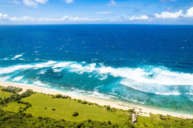 Endonezya, Bali 'nin en güney sahilindeki Nyang Nyang Sahili' nin havadan görünüşü.