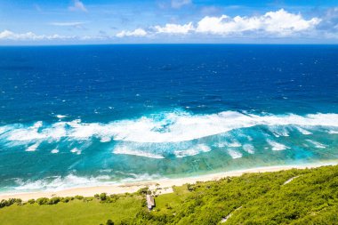 Endonezya, Bali 'nin en güney sahilindeki Nyang Nyang Sahili' nin havadan görünüşü.