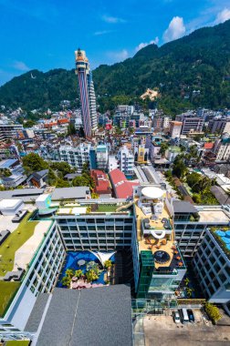 Patong şehir merkezinin ve tatil köyünün Phuket, Tayland 'daki hava manzarası, yüksek kaliteli fotoğraf