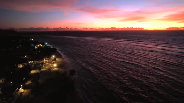 インドネシアのロンボク島 東南アジアの日没時のGili Trawanganビーチの空中ビュー — ストック動画