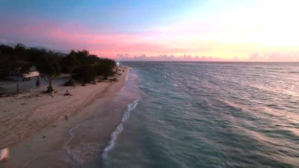 Ιππασία Κατά Διάρκεια Του Ηλιοβασιλέματος Στην Παραλία Gili Trawangan Στο — Αρχείο Βίντεο