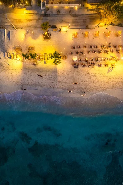 东南亚伦博克市日落时分吉里 特拉万根海滩的空中景观 — 图库照片