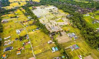 Ubud, Bali, Endonezya, Güney Doğu Asya 'daki yerleşim alanlarının hava görüntüsü