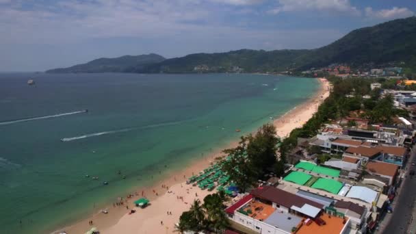 Luchtfoto Van Patong Strand Bij Zonsondergang Phuket Thailand Hoge Kwaliteit — Stockvideo