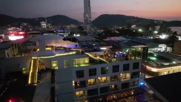 Vista Aérea Del Centro Ciudad Patong Bar Azotea Phuket Tailandia — Vídeos de Stock