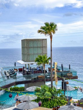 Endonezya, Bali 'deki uluwatu kayalıklarında bir plaj kulübü. Yüksek kalite fotoğraf