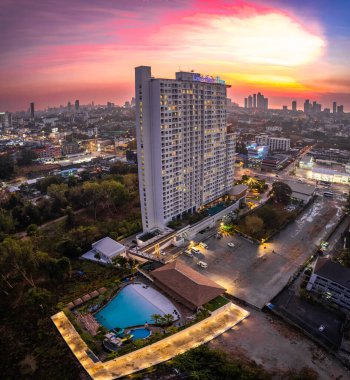 Pattaya Naklua 'daki Sukhumvit Yolu' nun havadan görünüşü Bang Lamung Bölgesi, Chon Buri, Tayland. Yüksek kalite fotoğraf