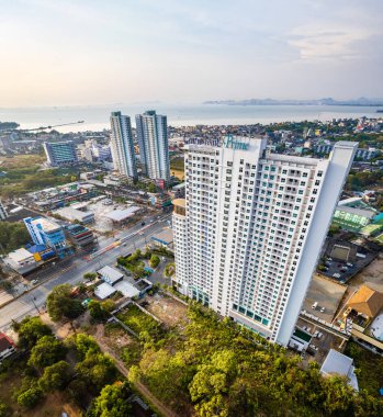 Pattaya Naklua 'daki Sukhumvit Yolu' nun havadan görünüşü Bang Lamung Bölgesi, Chon Buri, Tayland. Yüksek kalite fotoğraf