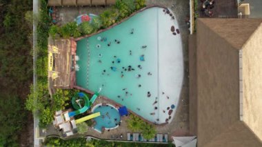 Pattaya Naklua, Bang Lamung Bölgesi, Chon Buri, Tayland 'daki Sukhumvit Yolu' ndaki su parkının havadan görüntüsü. Yüksek kalite fotoğraf