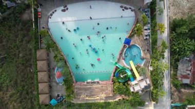 Pattaya Naklua, Bang Lamung Bölgesi, Chon Buri, Tayland 'daki Sukhumvit Yolu' ndaki su parkının havadan görüntüsü. Yüksek kalite fotoğraf