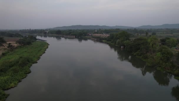 Letecký Pohled Řeku Kwai Plovoucí Domy Provincii Kanchanaburi Thajsko Jihovýchodní — Stock video