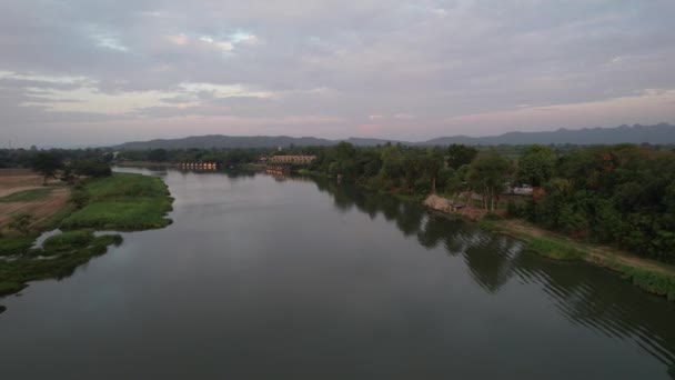 Vista Aérea Del Río Kwai Casas Flotantes Provincia Kanchanaburi Tailandia — Vídeo de stock