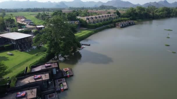 Αεροφωτογραφία Του Ποταμού Kwai Και Πλωτά Σπίτια Στην Επαρχία Kanchanaburi — Αρχείο Βίντεο