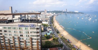 Chonburi, Tayland, Güney Asya 'daki Orta Pattaya plajının havadan görüntüsü.