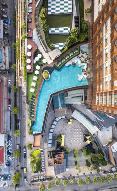 Chonburi, Tayland, Güney Asya 'daki Orta Pattaya plajının havadan görüntüsü.