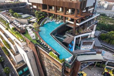 Chonburi, Tayland, Güney Asya 'daki Orta Pattaya plajının havadan görüntüsü.