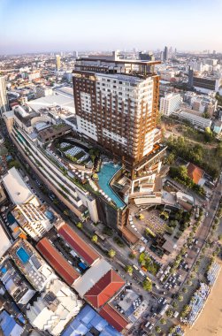 Chonburi, Tayland, Güney Asya 'daki Orta Pattaya plajının havadan görüntüsü.