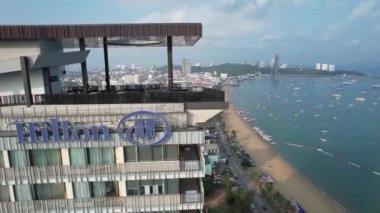 Chonburi, Tayland, Güney Asya 'daki Orta Pattaya plajının havadan görüntüsü.
