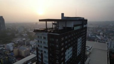 Chonburi, Tayland, Güney Asya 'daki Orta Pattaya plajının havadan görüntüsü.