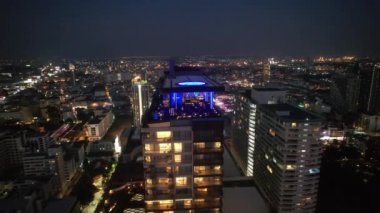 Chonburi, Tayland, Güney Asya 'daki Orta Pattaya plajının havadan görüntüsü.