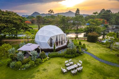 Khao Yai, Nakhon Ratchasima, Tayland, Asya 'nın güneydoğusunda çadırları olan bir kamp ya da gözleme.
