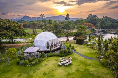Khao Yai, Nakhon Ratchasima, Tayland, Asya 'nın güneydoğusunda çadırları olan bir kamp ya da gözleme.