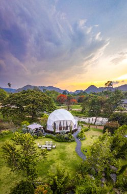 Khao Yai, Nakhon Ratchasima, Tayland, Asya 'nın güneydoğusunda çadırları olan bir kamp ya da gözleme.