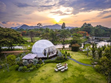 Khao Yai, Nakhon Ratchasima, Tayland, Asya 'nın güneydoğusunda çadırları olan bir kamp ya da gözleme.