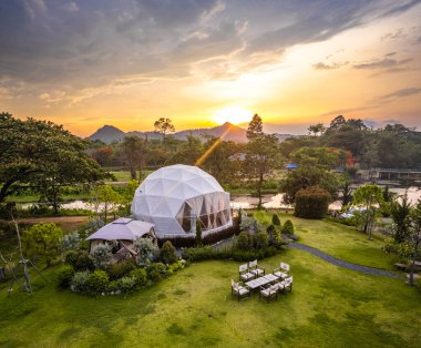Khao Yai, Nakhon Ratchasima, Tayland, Asya 'nın güneydoğusunda çadırları olan bir kamp ya da gözleme.