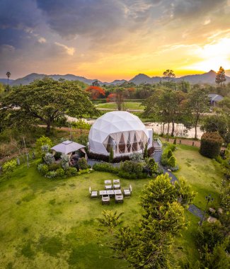 Khao Yai, Nakhon Ratchasima, Tayland, Asya 'nın güneydoğusunda çadırları olan bir kamp ya da gözleme.