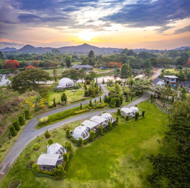 Khao Yai, Nakhon Ratchasima, Tayland, Asya 'nın güneydoğusunda çadırları olan bir kamp ya da gözleme.