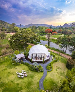 Khao Yai, Nakhon Ratchasima, Tayland, Asya 'nın güneydoğusunda çadırları olan bir kamp ya da gözleme.