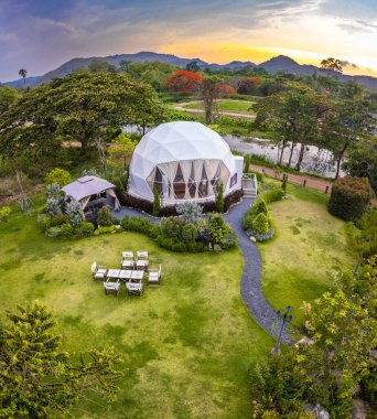 Khao Yai, Nakhon Ratchasima, Tayland, Asya 'nın güneydoğusunda çadırları olan bir kamp ya da gözleme.