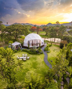 Khao Yai, Nakhon Ratchasima, Tayland, Asya 'nın güneydoğusunda çadırları olan bir kamp ya da gözleme.