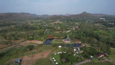 Khao Yai, Nakhon Ratchasima, Tayland, Asya 'nın güneydoğusunda çadırları olan bir kamp ya da gözleme.