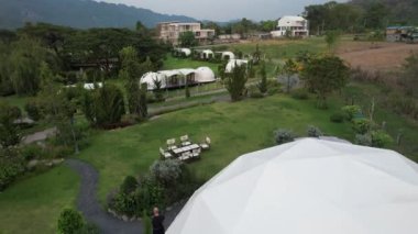 Khao Yai, Nakhon Ratchasima, Tayland, Asya 'nın güneydoğusunda çadırları olan bir kamp ya da gözleme.