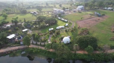 Khao Yai, Nakhon Ratchasima, Tayland, Asya 'nın güneydoğusunda çadırları olan bir kamp ya da gözleme.