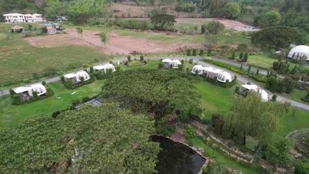 东南亚Nakhon Ratchasima Khao Yai 一个有帐篷的棚屋或野营区的空中景观 — 图库视频影像