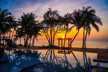 Hua Hin 'de sahil gündoğumu, Prachuap Khiri Khan, Tayland. Yüksek kalite fotoğraf