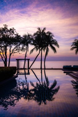 Hua Hin 'de sahil gündoğumu, Prachuap Khiri Khan, Tayland. Yüksek kalite fotoğraf