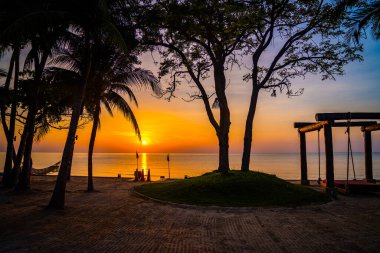 Hua Hin 'de sahil gündoğumu, Prachuap Khiri Khan, Tayland. Yüksek kalite fotoğraf