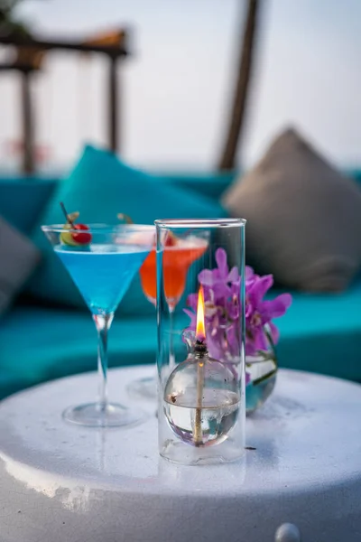 Dva Koktejly Modré Oranžové Plážovém Baru Hua Hin Thajsko Kvalitní — Stock fotografie